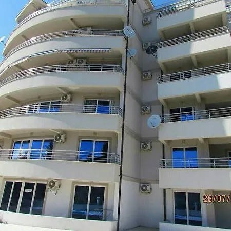 Oliva Lugo Lux *